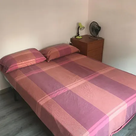 Great Apartment, 4 Mins Walk To The Beach Apartment